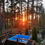 Wanha Koulu Tahko Unelma, 4mh, Palju, Sauna, Tupakeittioe, Wifi, Liikuntasali, Rinteetsparavintola 6km, Lemmikit Ok, Edukas Daire